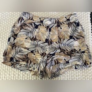 C&C California 100% Linen Black and Tan Shorts